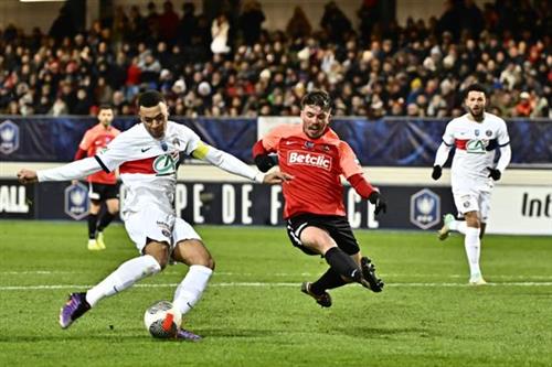 Carnival vs Paris Saint-Germain