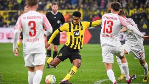 Augsburg vs Borussia Dortmund
