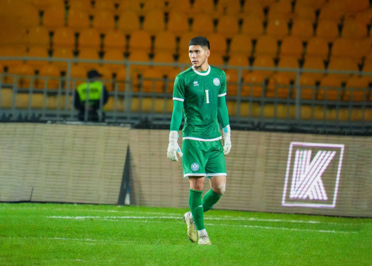 Kazakhstan goalkeeper's statistics against Belgium: Contributed 8 saves + extremely prevented teammates from own goals