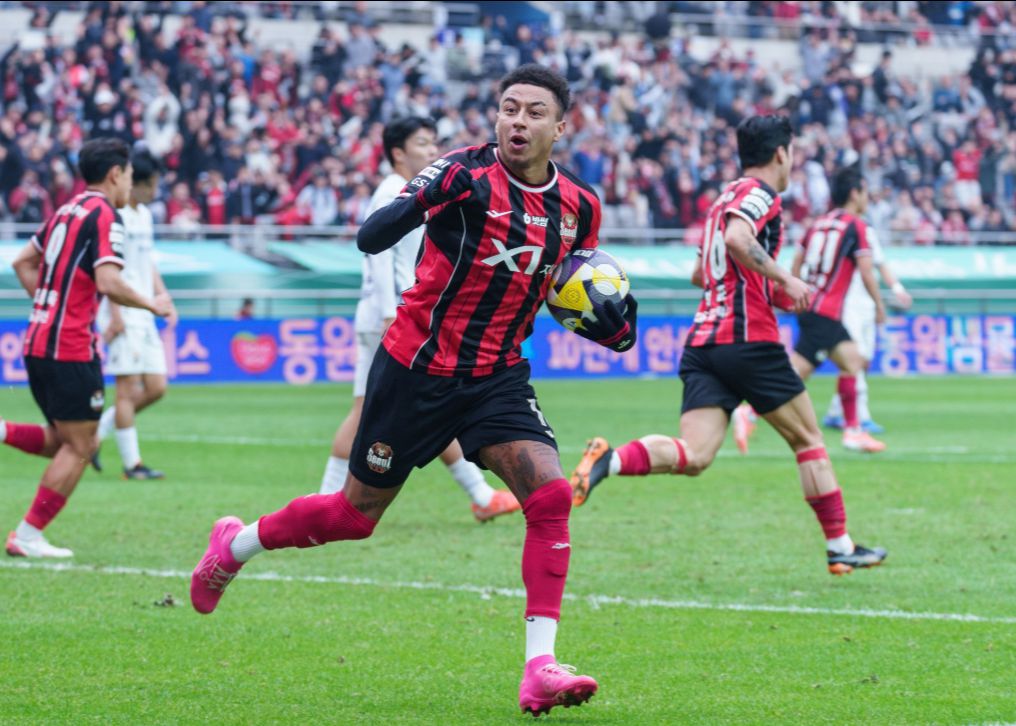 Lingard: I love the apartment with a great view in Seoul, and South Korea has the best skin care products