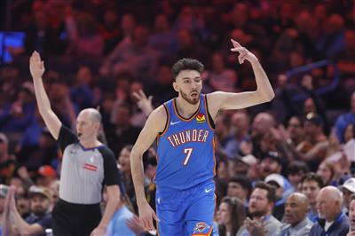 Keep evolving! Holmgren tied a new high with 6 three-pointers, scoring 31+12 in 27 minutes.