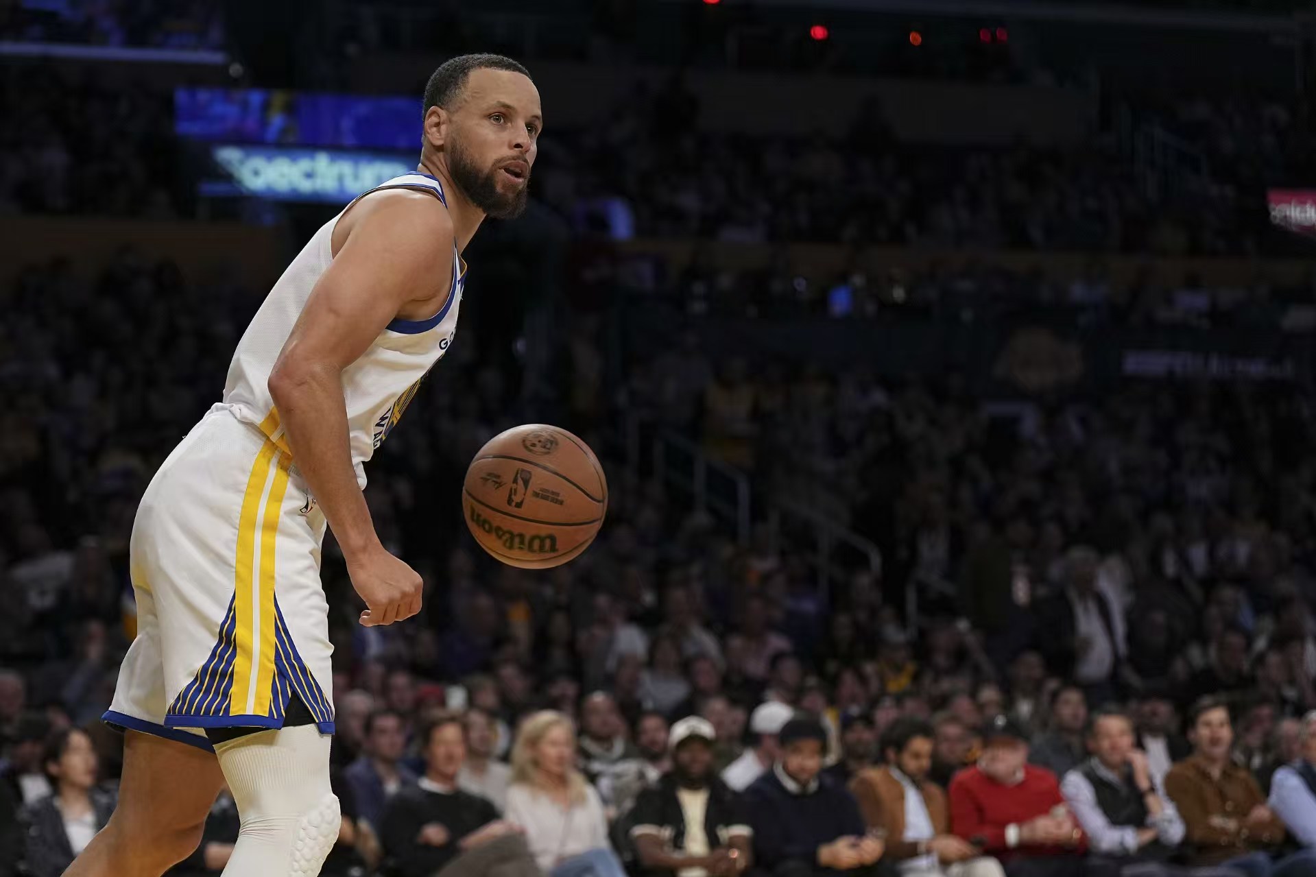 After Curry turned 35, he scored 45+ points in 6 games, tying James to tie for the first place in history.