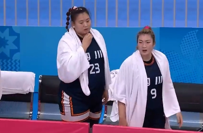 A downturn battle! Li Meng scored 2 points, 1 rebound and 3 assists on 1 of 6 shots.